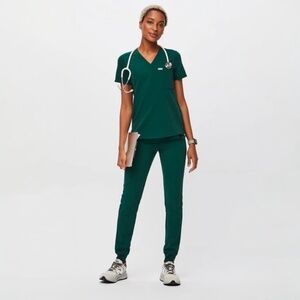 FIGS Catarina One Pocket Scrub Top (JUST TOP) In Forest Green Size M